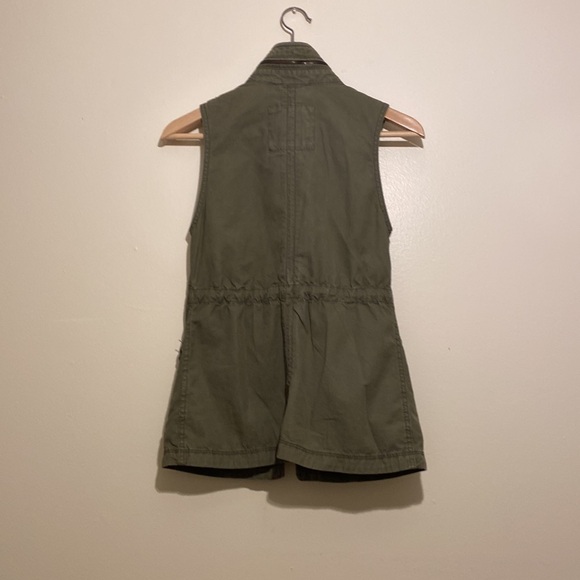 Abercrombie & Fitch 100% cotton green vest . Very good condition - Picture 2 of 12